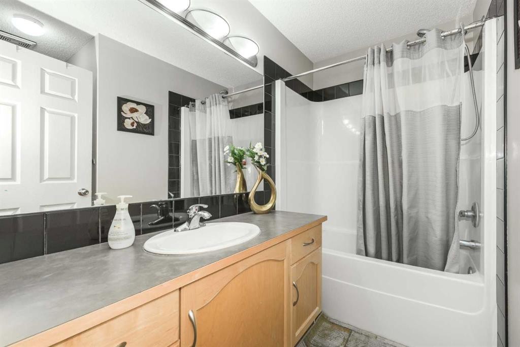 56 Evansbrooke Landing, Calgary, AB - Indoor Photo Showing Bathroom