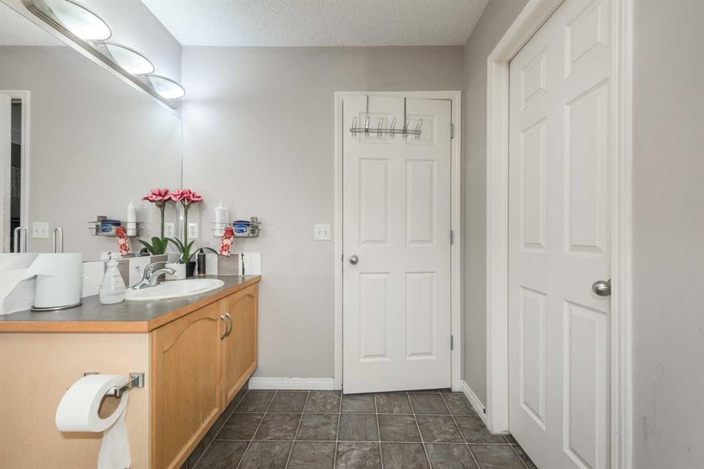 56 Evansbrooke Landing, Calgary, AB - Indoor Photo Showing Bathroom