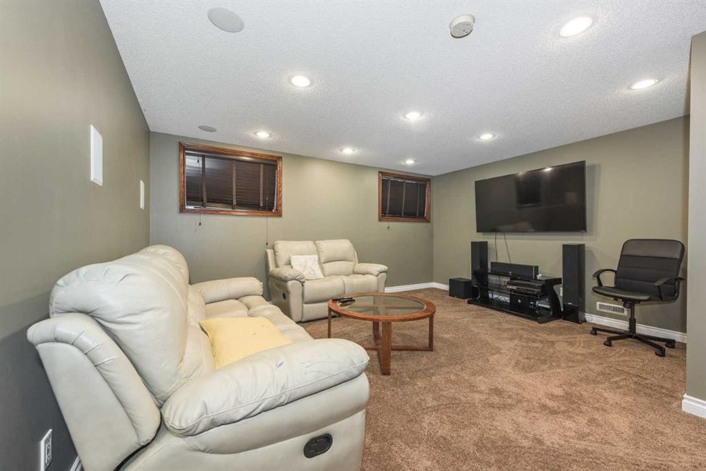 56 Evansbrooke Landing, Calgary, AB - Indoor Photo Showing Kitchen