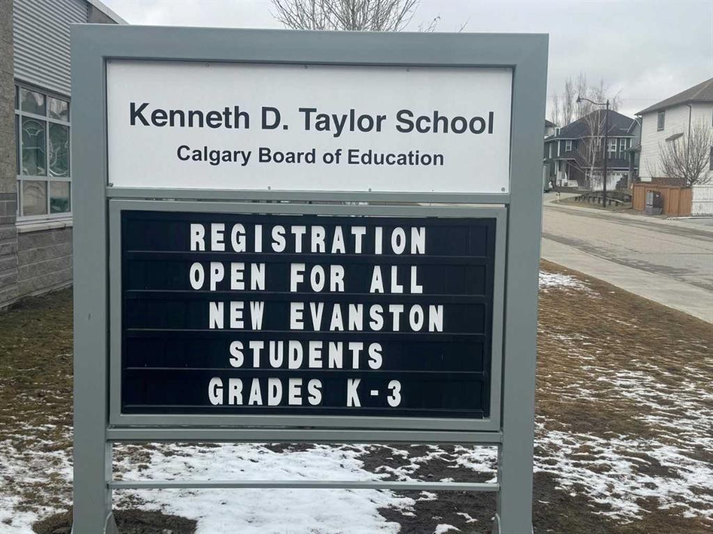 56 Evansbrooke Landing, Calgary, AB - Outdoor