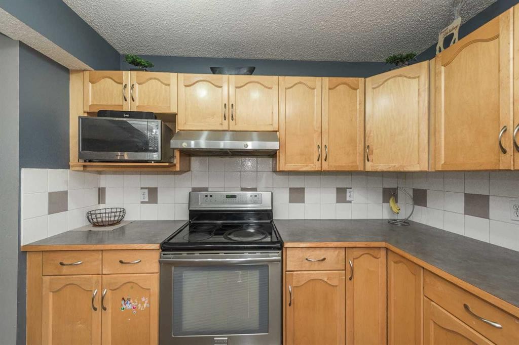 56 Evansbrooke Landing, Calgary, AB - Indoor Photo Showing Kitchen