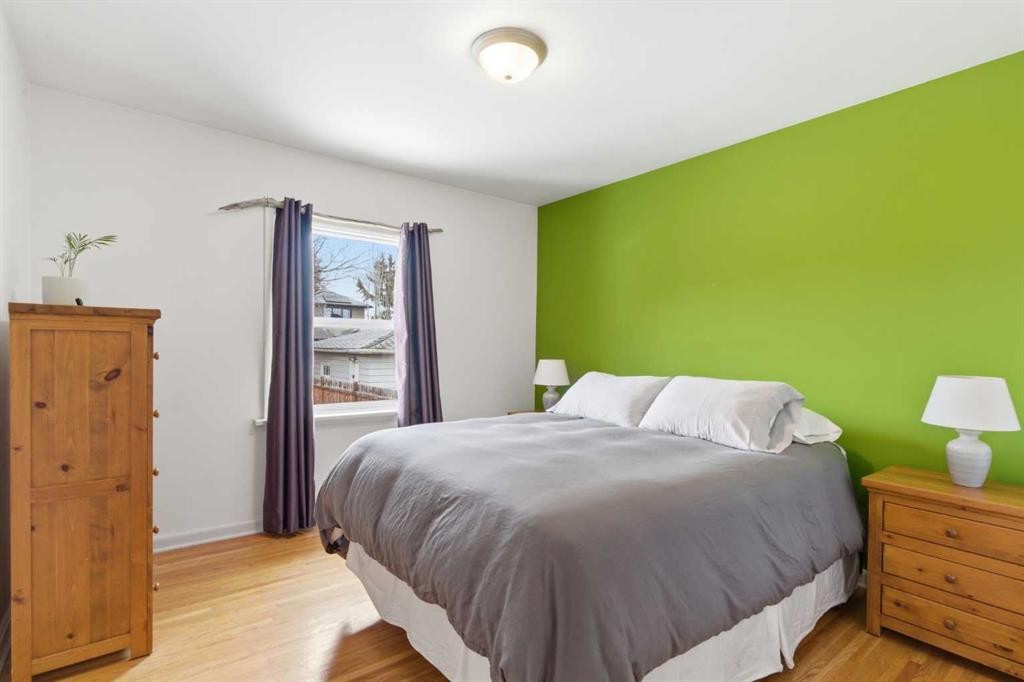 2048 38 Avenue Sw, Calgary, AB - Indoor Photo Showing Bedroom