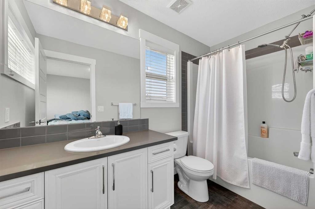 29 Skyview Parade Ne, Calgary, AB - Indoor Photo Showing Bathroom