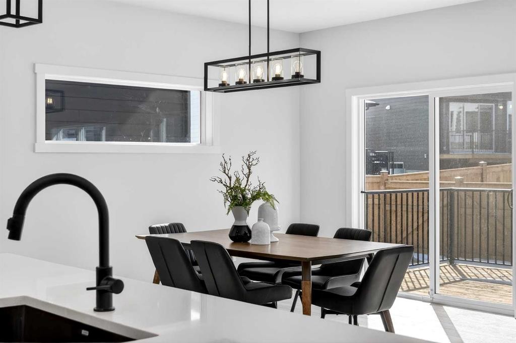 997 Alpine Drive Sw, Calgary, AB - Indoor Photo Showing Dining Room