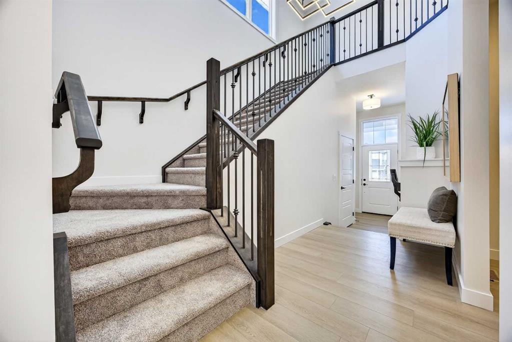 997 Alpine Drive Sw, Calgary, AB - Indoor Photo Showing Other Room