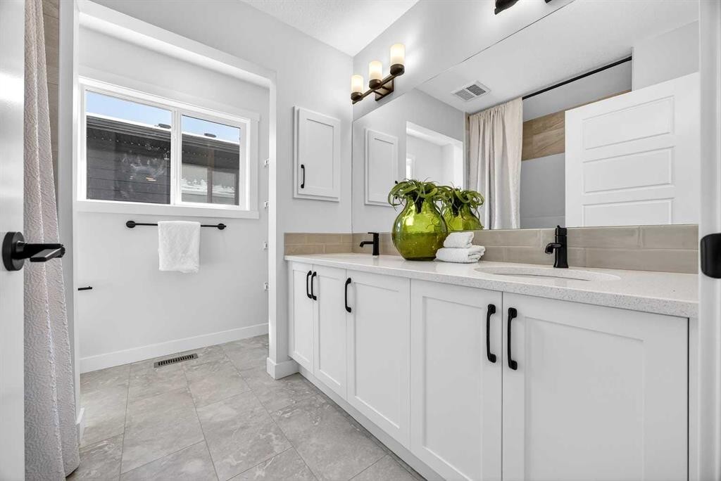 997 Alpine Drive Sw, Calgary, AB - Indoor