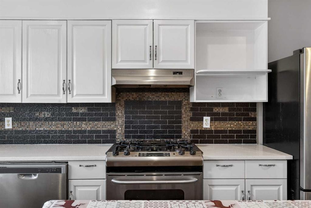 32 Fallingworth Court Ne, Calgary, AB - Indoor Photo Showing Kitchen