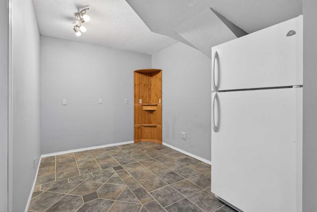 32 Fallingworth Court Ne, Calgary, AB - Indoor