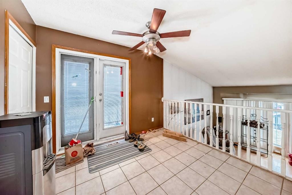 243 Erin Meadow Close, Calgary, AB - Indoor Photo Showing Other Room