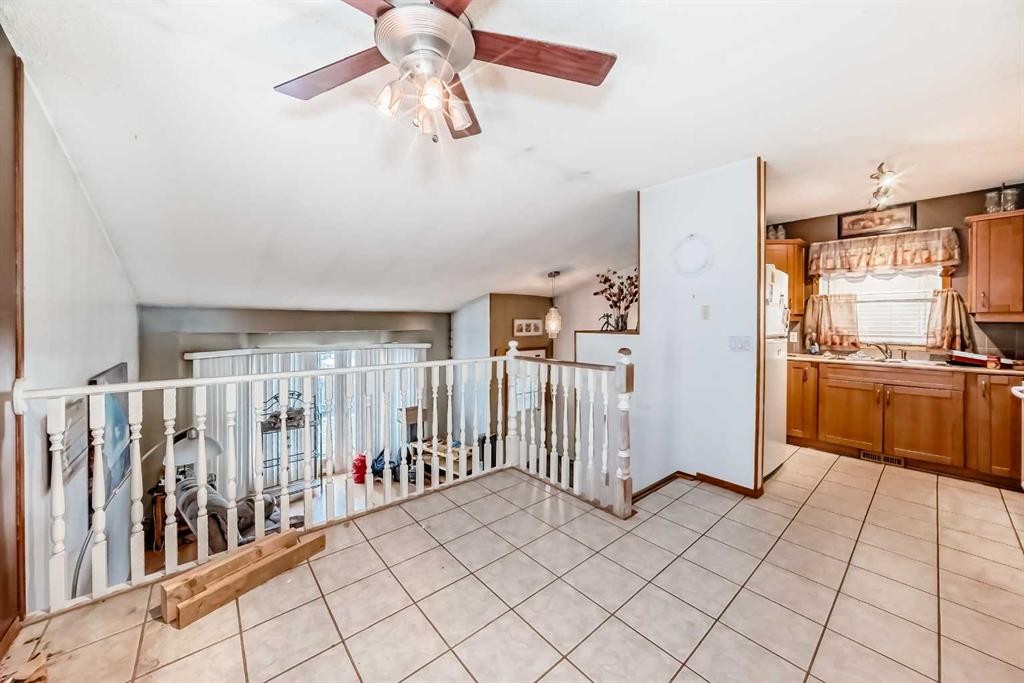 243 Erin Meadow Close, Calgary, AB - Indoor