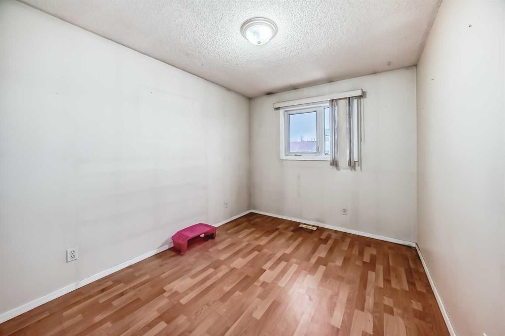 243 Erin Meadow Close, Calgary, AB - Indoor Photo Showing Other Room
