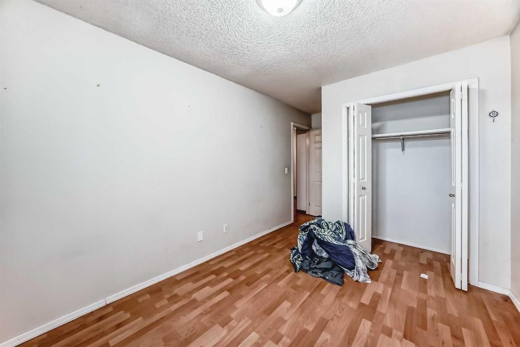 243 Erin Meadow Close, Calgary, AB - Indoor Photo Showing Other Room