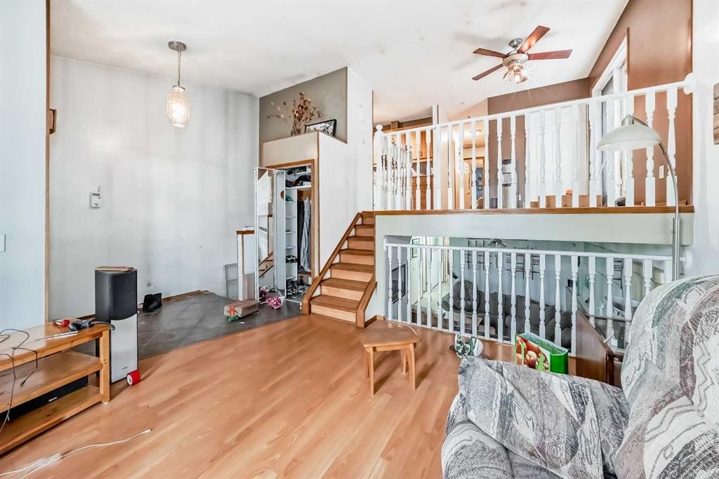 243 Erin Meadow Close, Calgary, AB - Indoor Photo Showing Other Room