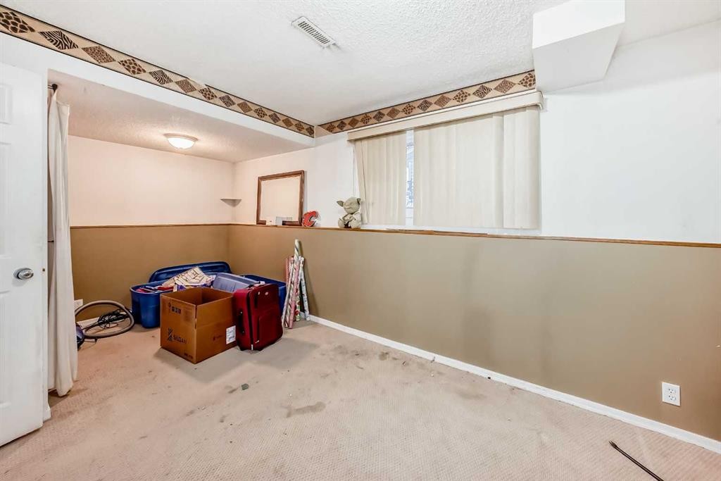 243 Erin Meadow Close, Calgary, AB - Indoor Photo Showing Other Room