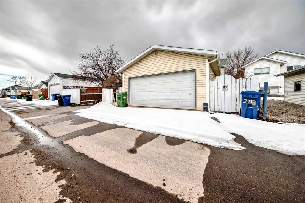 243 Erin Meadow Close, Calgary, AB - Outdoor