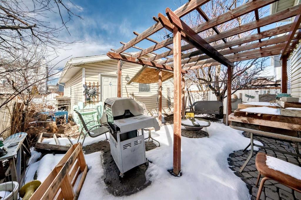 243 Erin Meadow Close, Calgary, AB - Outdoor