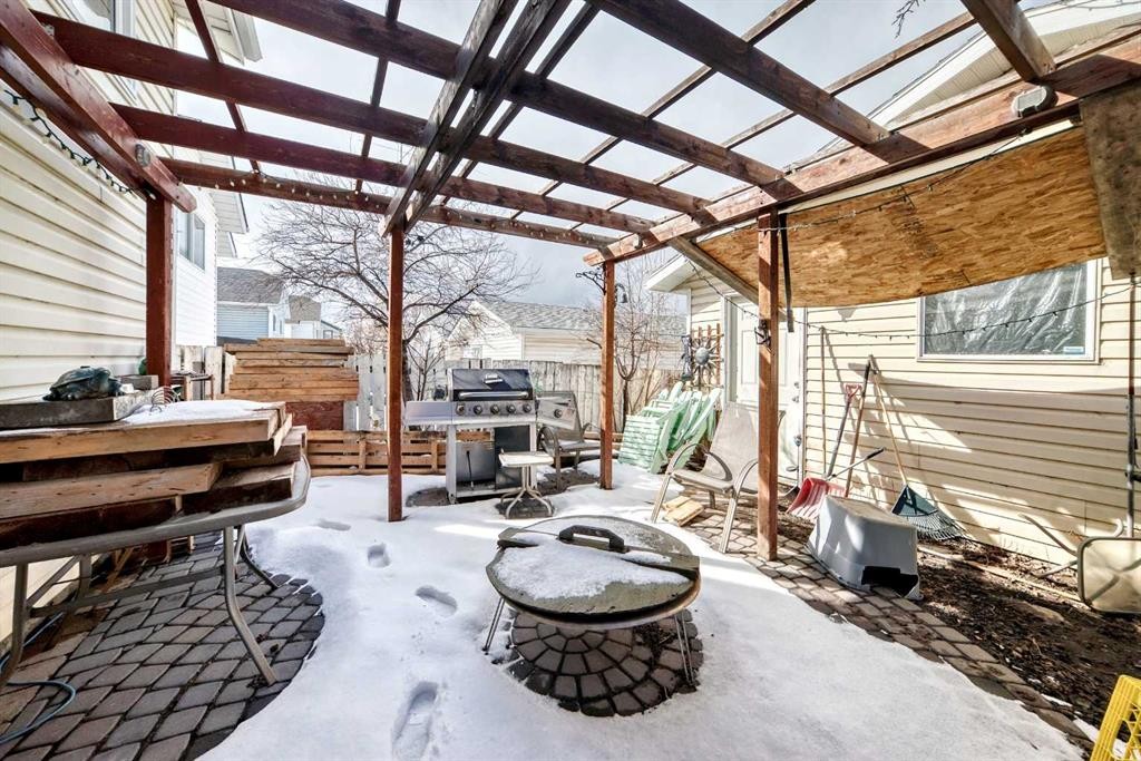 243 Erin Meadow Close, Calgary, AB - Outdoor