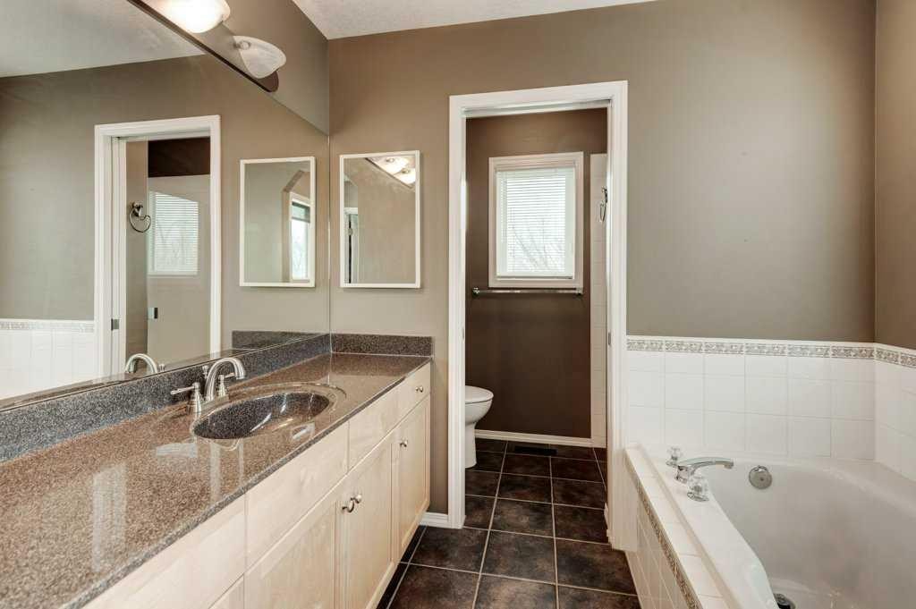 427 Copperfield Boulevard Se, Calgary, AB - Indoor Photo Showing Bathroom