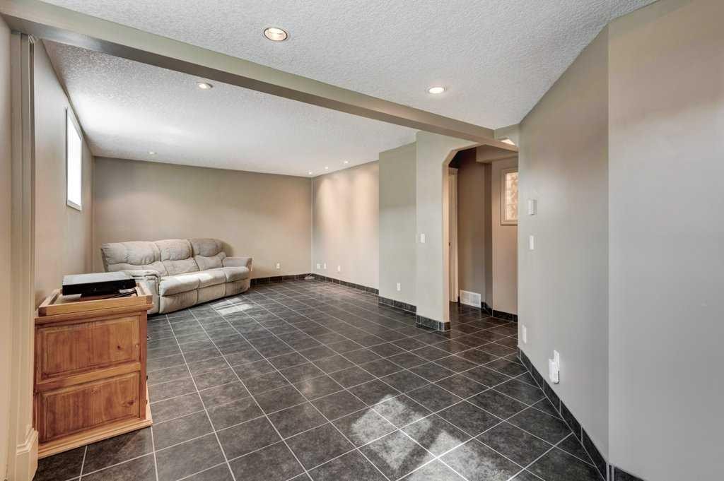 427 Copperfield Boulevard Se, Calgary, AB - Indoor Photo Showing Other Room