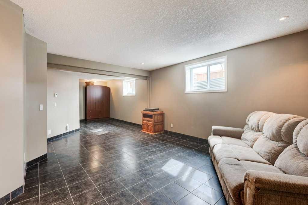 427 Copperfield Boulevard Se, Calgary, AB - Indoor Photo Showing Other Room