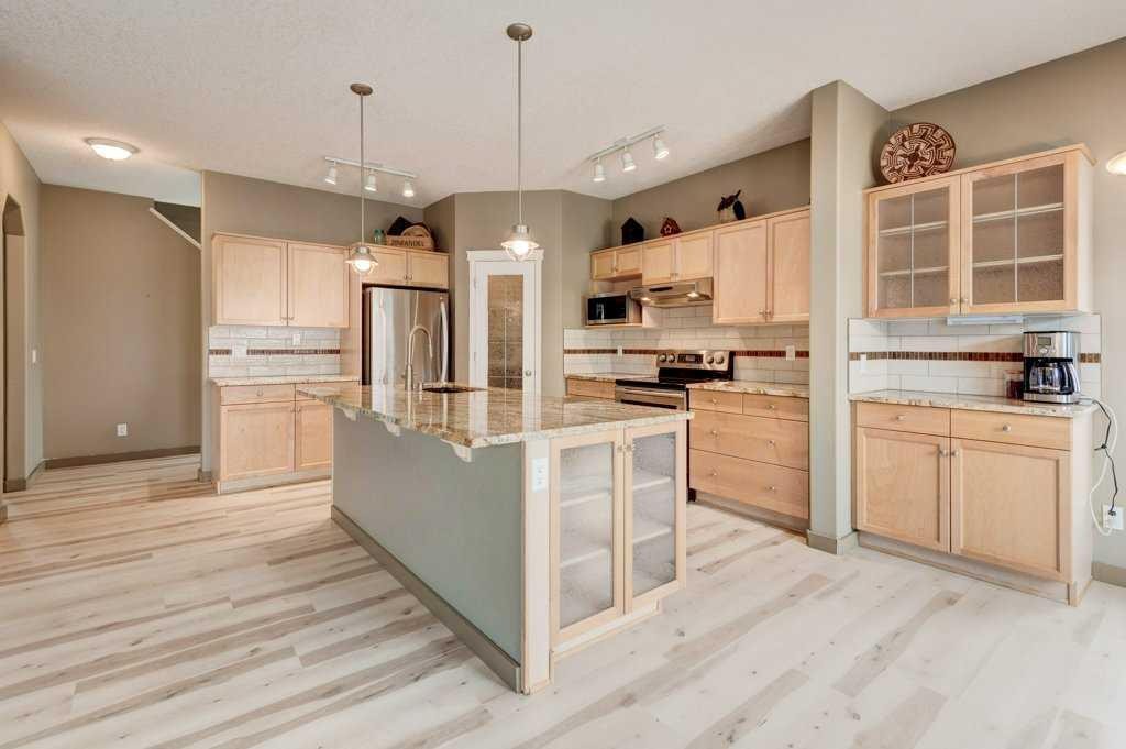 427 Copperfield Boulevard Se, Calgary, AB - Indoor Photo Showing Kitchen