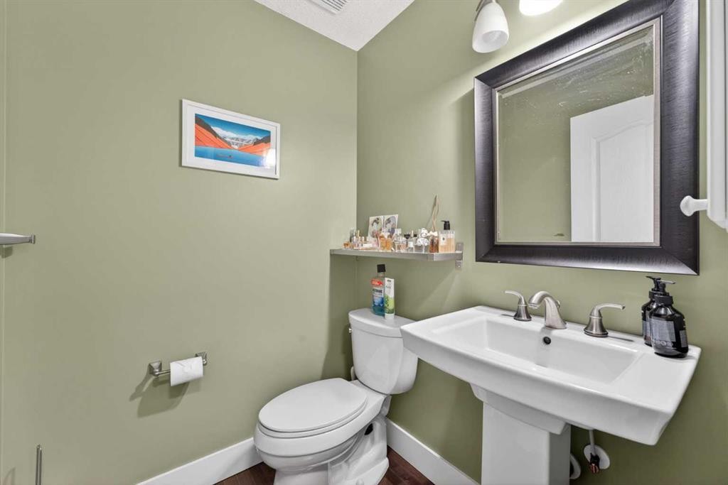 111 Valley Ponds Crescent Nw, Calgary, AB - Indoor Photo Showing Bathroom