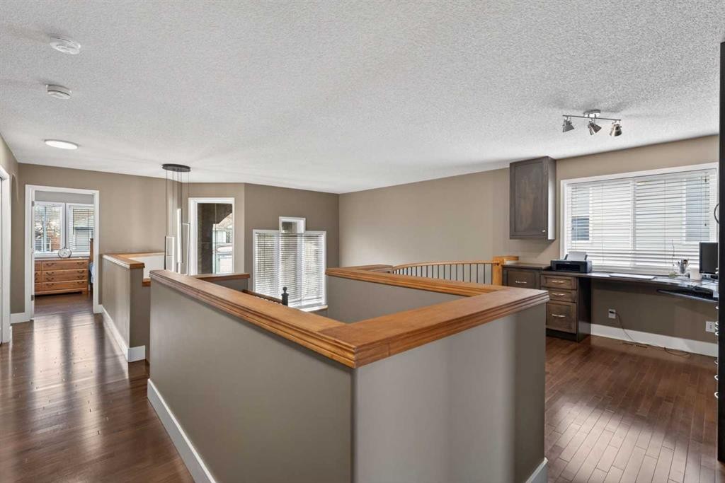 111 Valley Ponds Crescent Nw, Calgary, AB - Indoor