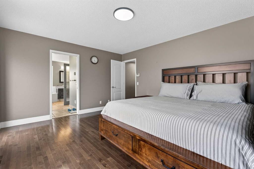 111 Valley Ponds Crescent Nw, Calgary, AB - Indoor Photo Showing Bedroom