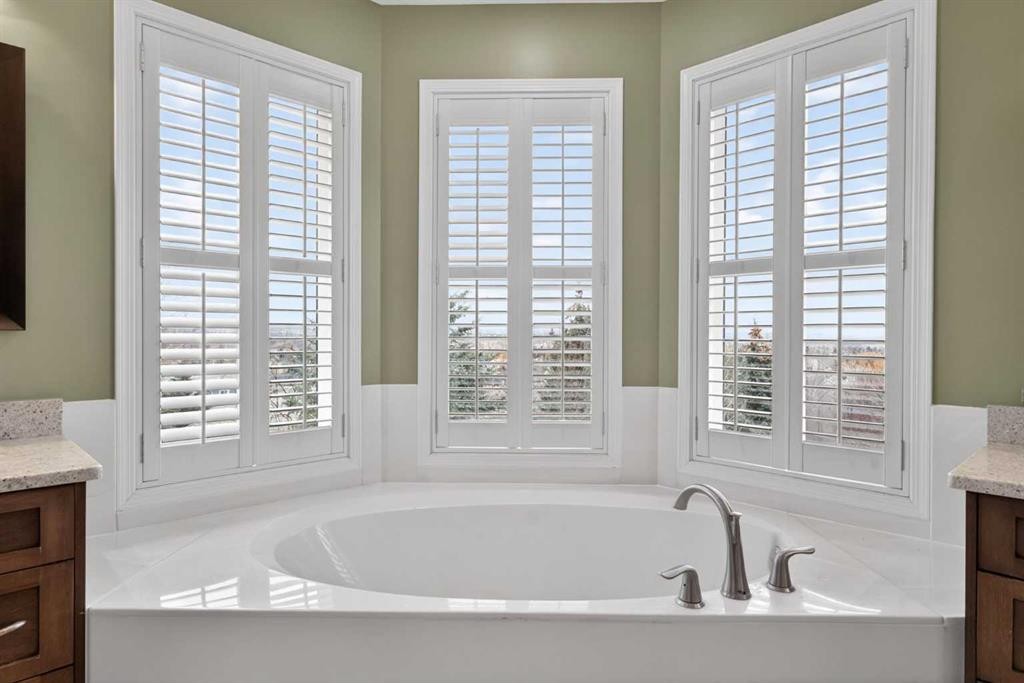 111 Valley Ponds Crescent Nw, Calgary, AB - Indoor Photo Showing Bathroom