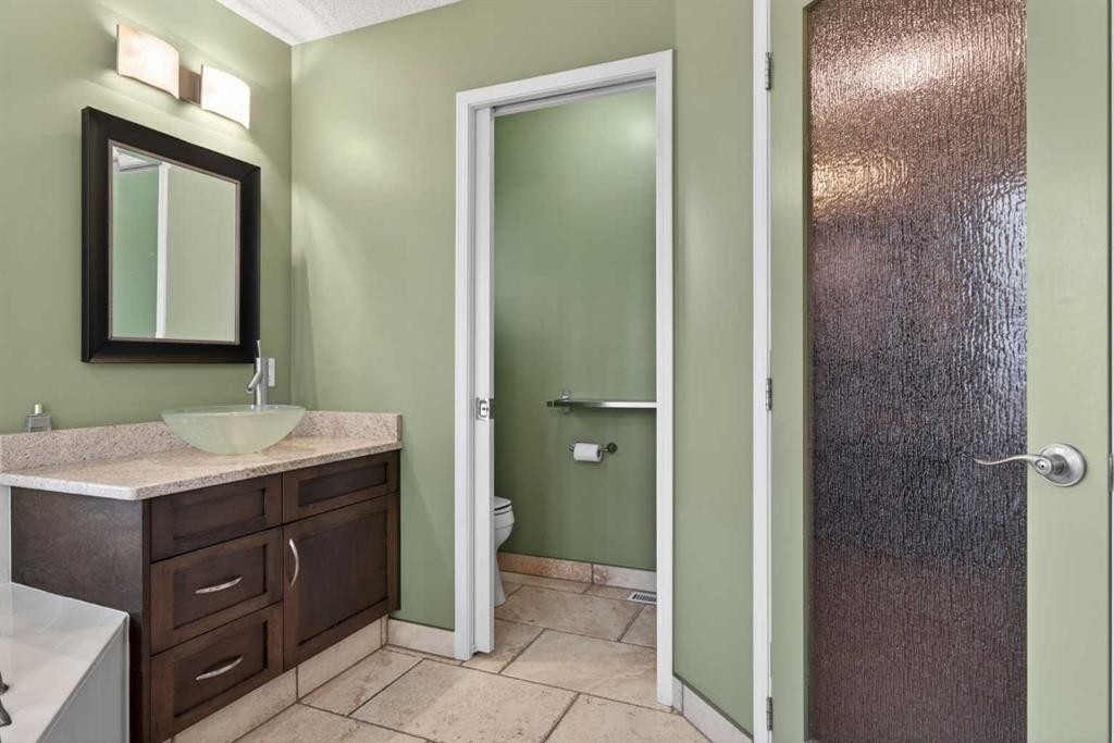 111 Valley Ponds Crescent Nw, Calgary, AB - Indoor Photo Showing Bathroom