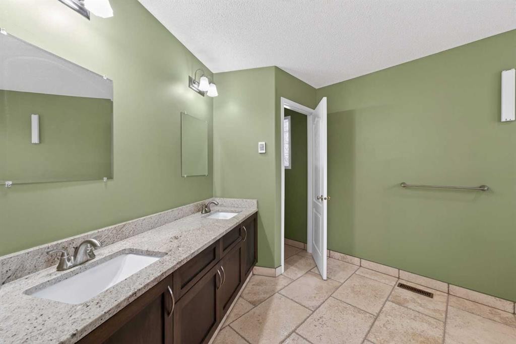 111 Valley Ponds Crescent Nw, Calgary, AB - Indoor Photo Showing Bathroom