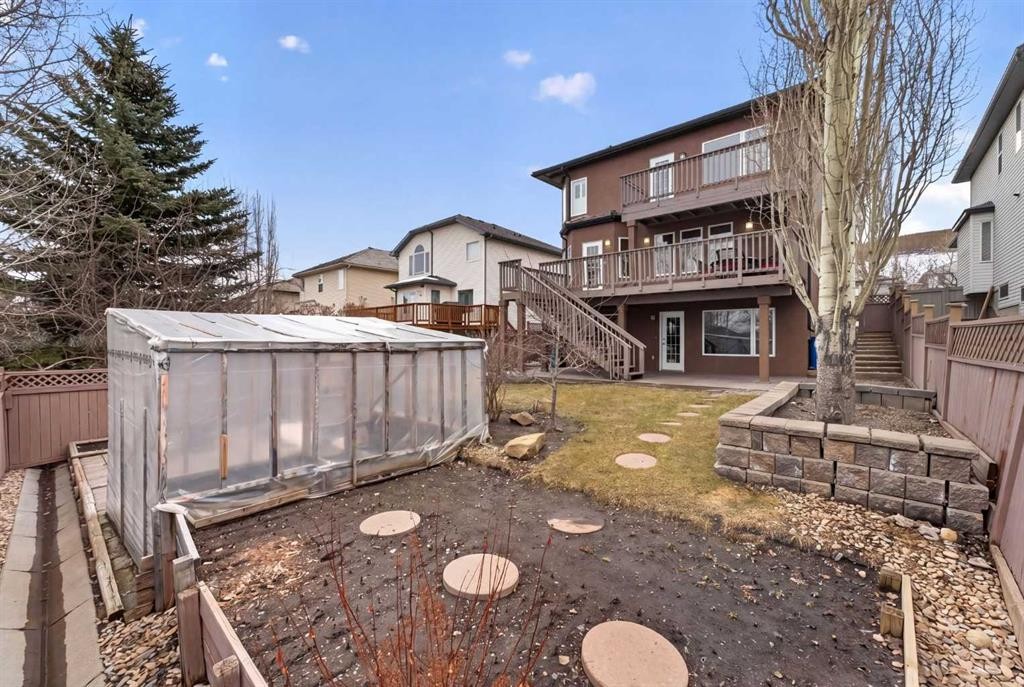 111 Valley Ponds Crescent Nw, Calgary, AB - Outdoor