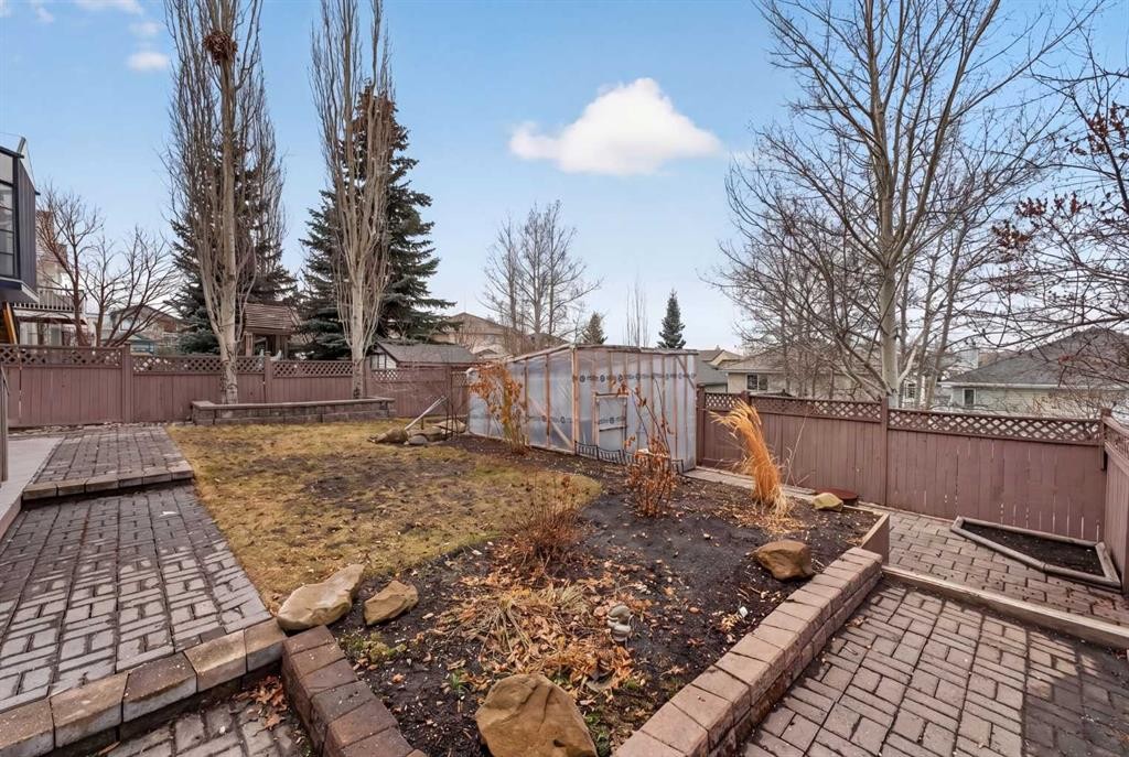 111 Valley Ponds Crescent Nw, Calgary, AB - Outdoor