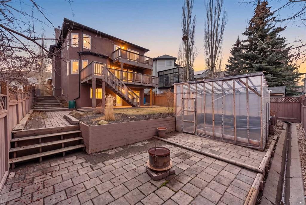 111 Valley Ponds Crescent Nw, Calgary, AB - Outdoor