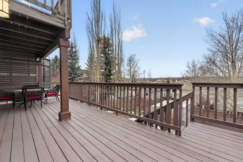 111 Valley Ponds Crescent Nw, Calgary, AB - Outdoor With Exterior