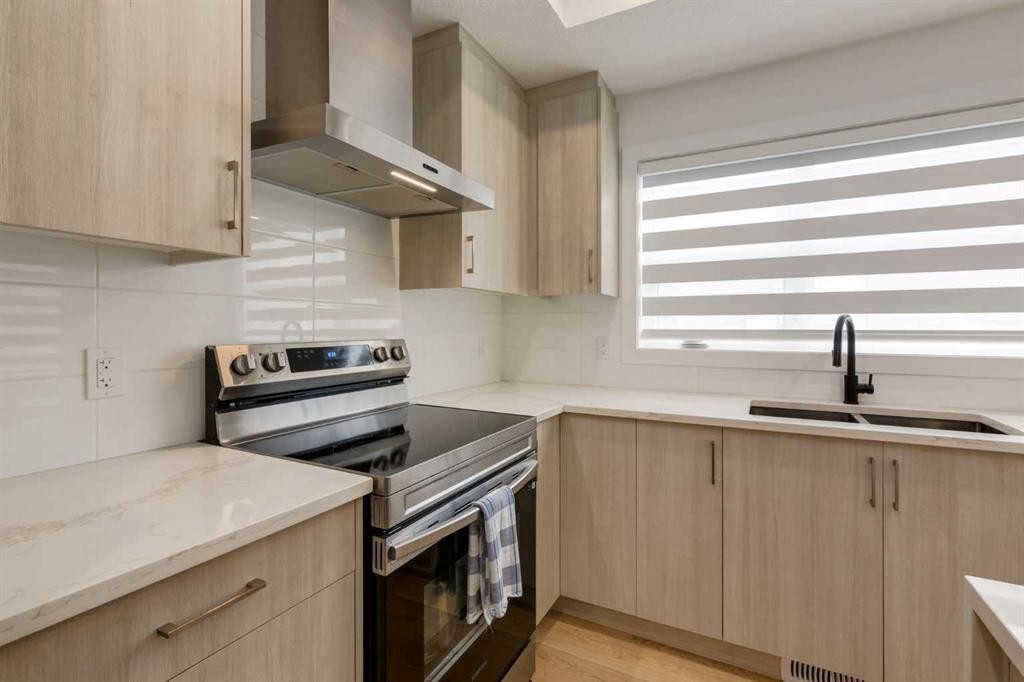 94-903 Mahogany Boulevard Se, Calgary, AB - Indoor Photo Showing Kitchen With Stainless Steel Kitchen With Double Sink