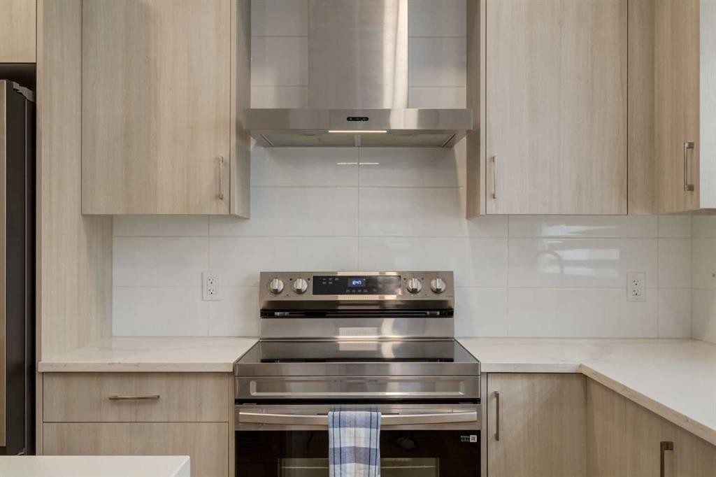 94-903 Mahogany Boulevard Se, Calgary, AB - Indoor Photo Showing Kitchen