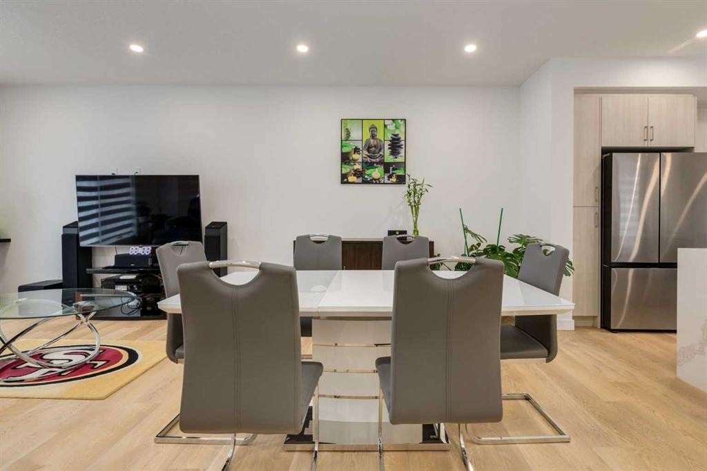 94-903 Mahogany Boulevard Se, Calgary, AB - Indoor Photo Showing Dining Room