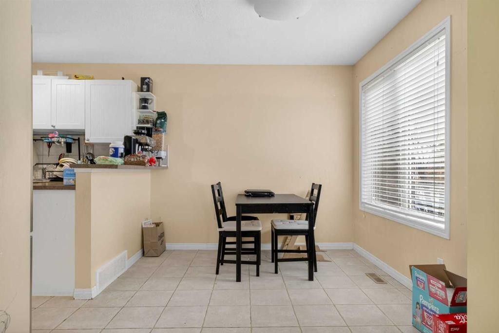 34 Simcoe Place Sw, Calgary, AB - Indoor Photo Showing Other Room