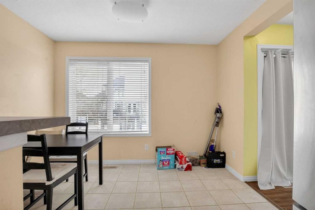 34 Simcoe Place Sw, Calgary, AB - Indoor Photo Showing Other Room