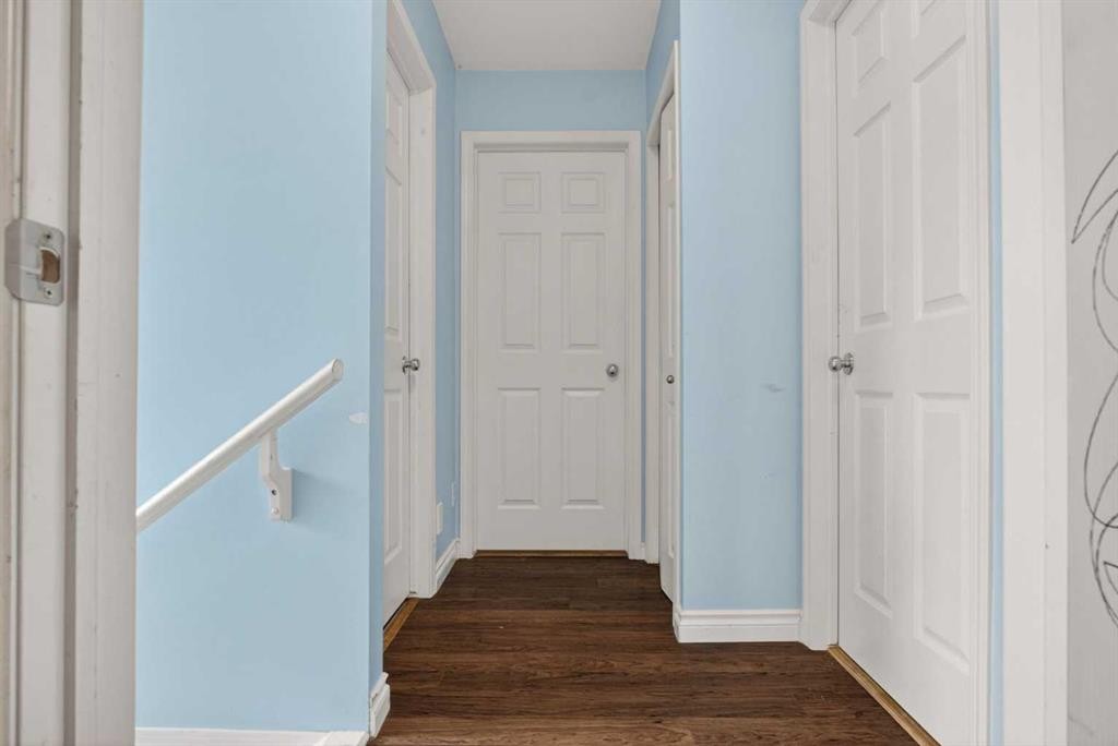 34 Simcoe Place Sw, Calgary, AB - Indoor Photo Showing Other Room