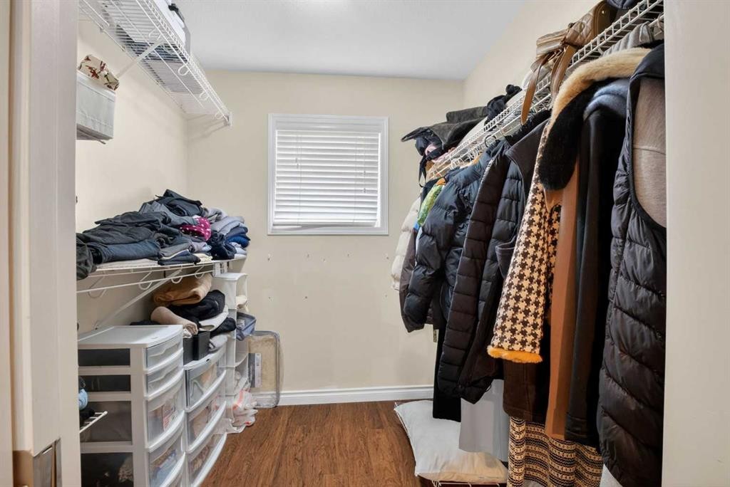 34 Simcoe Place Sw, Calgary, AB - Indoor With Storage