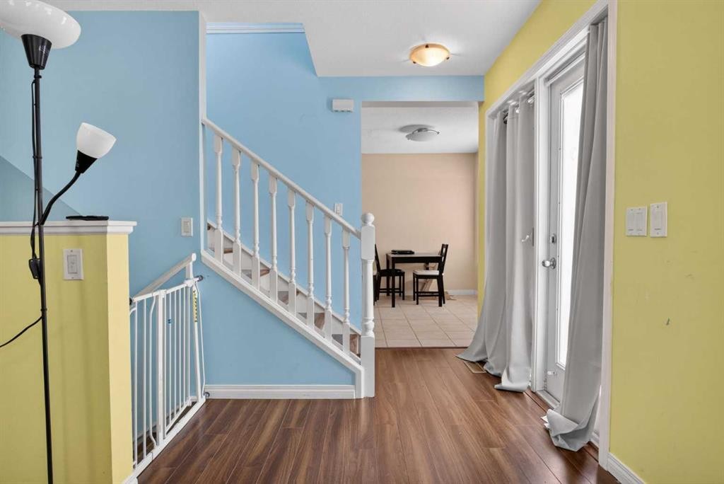 34 Simcoe Place Sw, Calgary, AB - Indoor Photo Showing Other Room