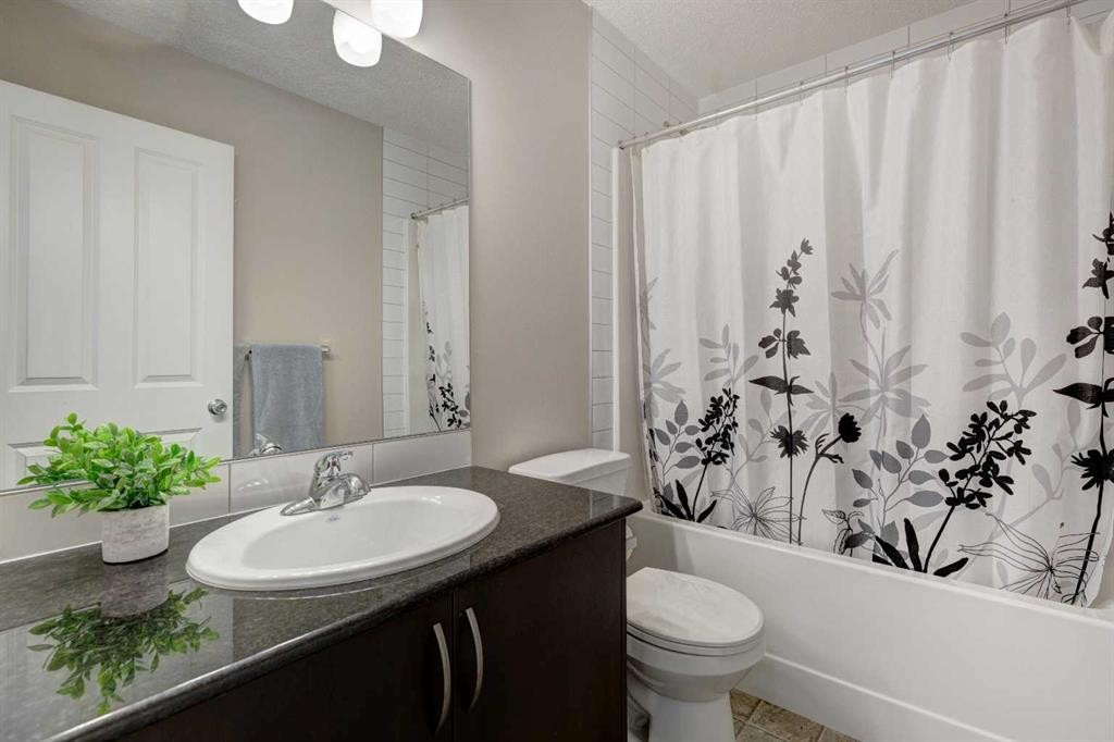 55 Legacy Crescent Se, Calgary, AB - Indoor Photo Showing Bathroom