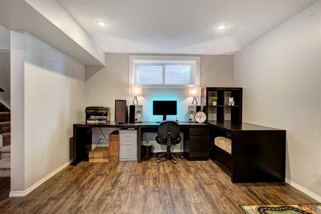 55 Legacy Crescent Se, Calgary, AB - Indoor Photo Showing Office