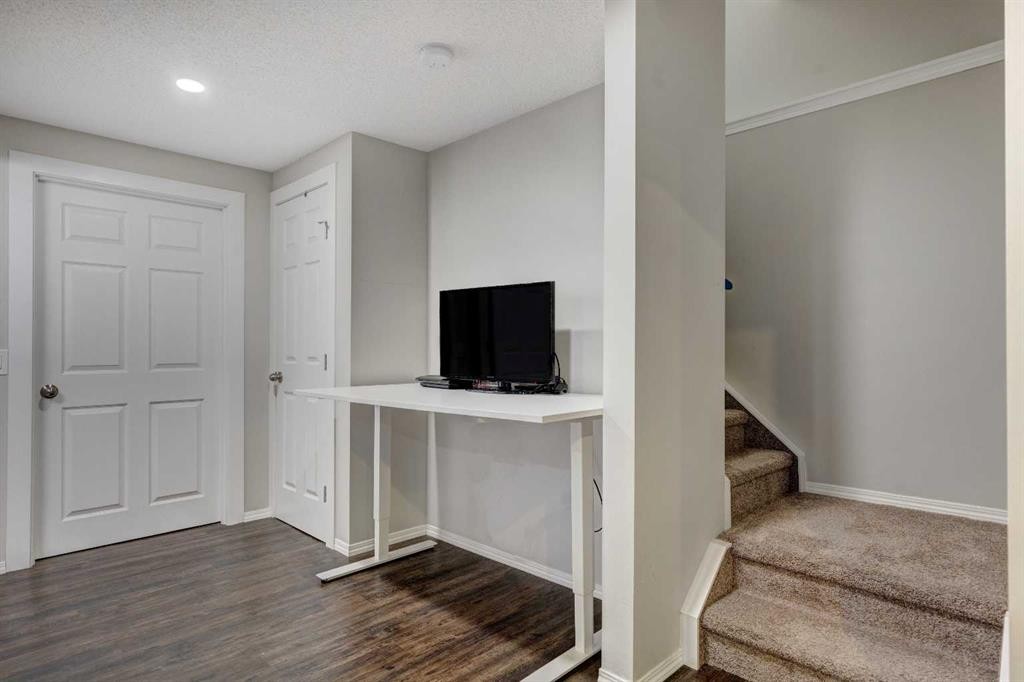 55 Legacy Crescent Se, Calgary, AB - Indoor Photo Showing Other Room