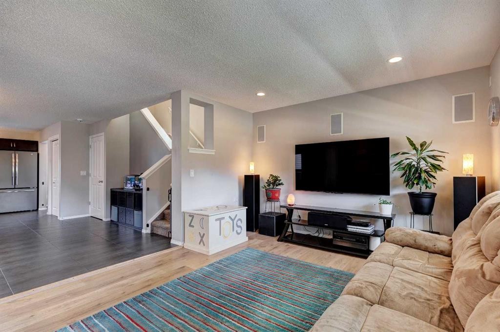55 Legacy Crescent Se, Calgary, AB - Indoor Photo Showing Living Room
