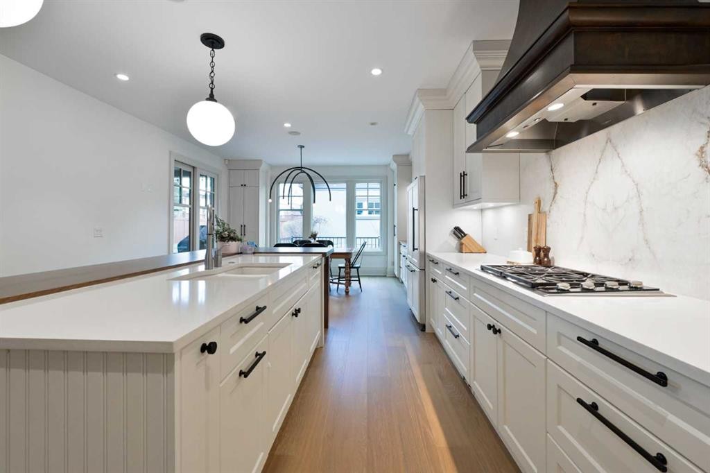1903 48 Avenue Sw, Calgary, AB - Indoor Photo Showing Kitchen With Upgraded Kitchen