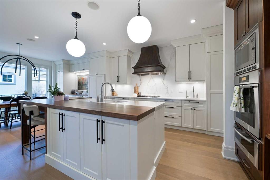 1903 48 Avenue Sw, Calgary, AB - Indoor Photo Showing Kitchen With Upgraded Kitchen