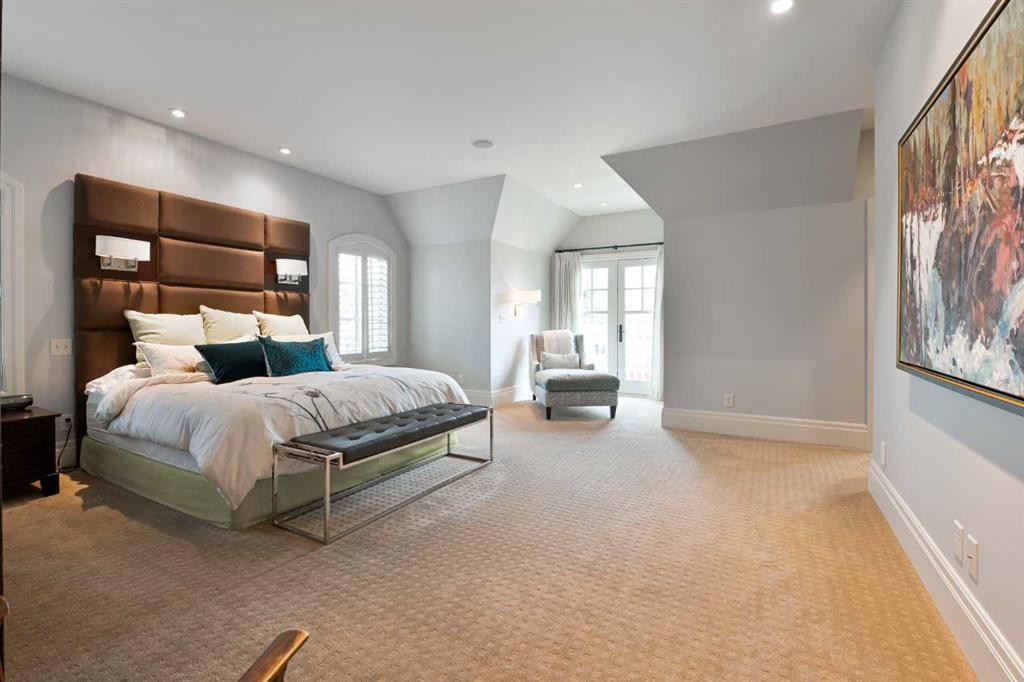 1903 48 Avenue Sw, Calgary, AB - Indoor Photo Showing Bedroom